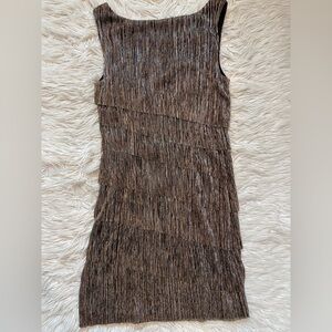 NEW Women’s size 4 dress with shimming material.